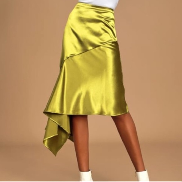 Moon River Dresses & Skirts - Anthro Moon River Chartreuse Satin Asymmetrical Skirt Sz Small EUC